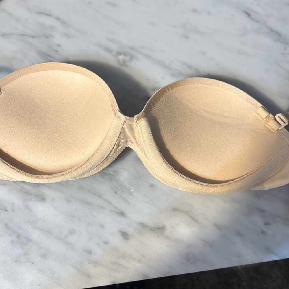 SKIMS ULTIMATE STRAPLESS PUSH-UP BRA - Picture 9 of 14